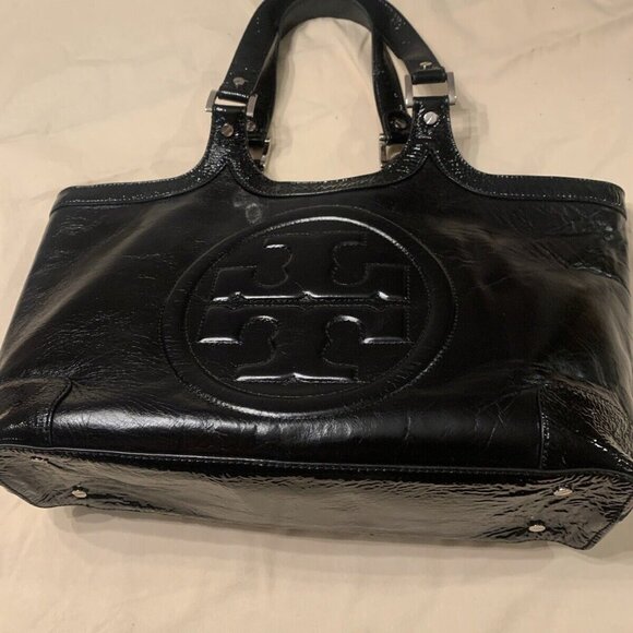Tory Burch Bombe Tote Black Crackle Leather Logo Embossed Silver Metal Rare EUC - Picture 1 of 12